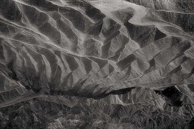 Of Hills - Death Valley, California (70250 bytes) www.jeffkrewson.com