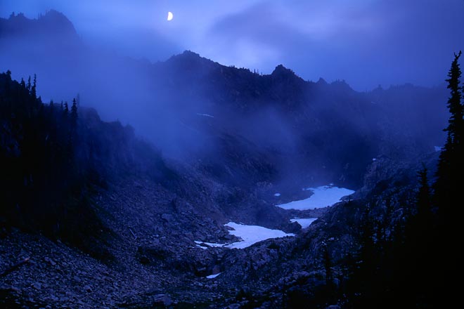 Moonset, Valley of Heaven - Olympic National Park, Washington (33850 bytes) www.jeffkrewson.com